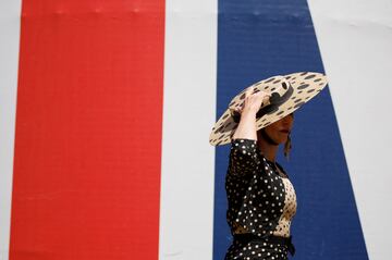 Esta semana se celebra en Ascot, al sur de Inglaterra, la tradicional y pintoresca carrera de caballos con la presencia de la realeza británica.