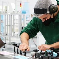 Un millón de mascarillas al mes: el gran logro de un valiente proyecto asturiano