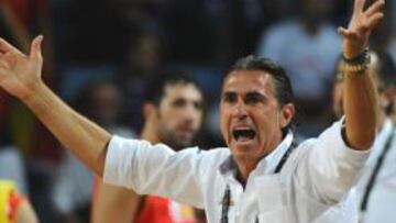 <b>A SU GUSTO. </b>Scariolo, en la imagen durante un partido con la Selección española, tendrá una gran plantilla en el Milán.