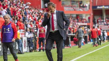 El estratega de los Diablos Rojos está en la cuerda floja y de no sacar un buen resultado frente a los Rojinegros, su puesto correría mucho riesgo.