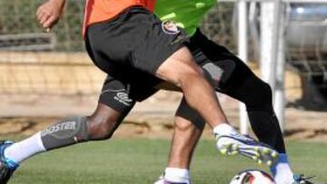 Perotti en un entrenamiento junto a Dabo