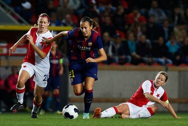 Para cerrar la lista, otra de las futbolistas españolas más emblemáticas que defendió los colores de Barcelona y Atlético, Virginia Torrecilla. La medio balear vistió de blaugrana de 2012 a 2015 y de rojiblanco de 2019 a 2023, etapa en la que ganó una Supercopa y una Copa y superó un tumor cerebral. Como culé también había ganado tres Ligas y dos Copas. Además de las mencionadas futbolistas, también jugaron en el Atlético y el Barça Andrea Pereira, Marta Corredera, Bárbara Latorre…