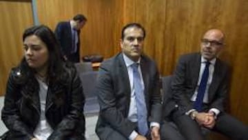 El ex director general del Málaga CF, Vicente Casado (c), durante su comparecencia hoy en el juicio por su despido con el club malacitano que ha quedado visto para sentencia, tras más de siete horas de vista en el juzgado de los Social número 9 de Málaga.