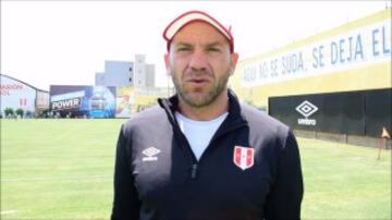 El técnico de la selección peruana es argentino y es titulado como profesor de educación física. No jugó fútbol profesional.