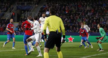 0-3. Benzema marcó el tercer gol.