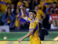 Tigres came from behind to establish a commanding lead in the first leg of their Clausura quarterfinal with Chivas.