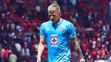 Mateusz Bogusz of Cruz Azul during the 17th round match between Toluca and Cruz Azul as part of the Liga BBVA MX, Torneo Clausura 2025 at Nemesio Diez Stadium, on April 19, 2025 in Toluca, Estadio de Mexico, Mexico.