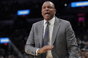 Coach de Clippers de la NBA. Ingresos: $10 millones de dólares.