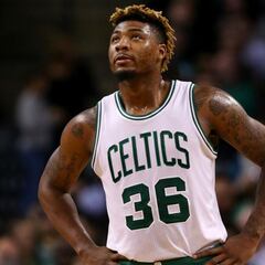 Celtics guard Smart hurt taking a swipe at picture frame