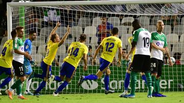 Alegr&iacute;a del C&aacute;diz tras el gol de &Aacute;lex Fern&aacute;ndez