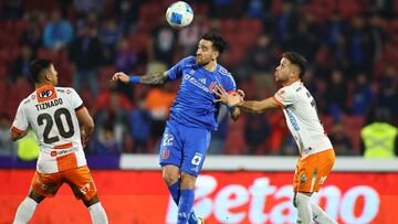 Futbol, Universidad de Chile vs Cobresal
Fecha 18, Liga de Primera 2025
El jugador de Universidad de Chile Matias Zaldivia, centro, disputa el balón con Jose Tiznado de Cobresal durante un partido de primera division realizado en el estadio Nacional de Santiago, Chile.
04/08/2025
Javier Torres/Photosport
Football, Universidad de Chile vs Cobresal
18th turn, Division League 2025
Universidad de Chile player Matias Zaldivia, vies for the ball against Cobresal Jose Tiznado during a first division match at the Nacional stadium in Santiago, Chile.
04/08/2025
Javier Torres/Photosport