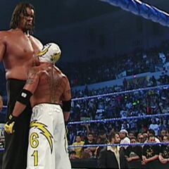 Hace 13 años, Rey Mysterio fue acribillado por El Gran Khali