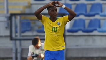El jugador de Brasil Rodrygo, celebra su gol contra Venezuela durante el campeonato sudamericano Sub 20.