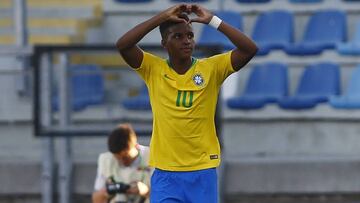 El jugador de Brasil Rodrygo, celebra su gol contra Venezuela durante el campeonato sudamericano Sub 20.