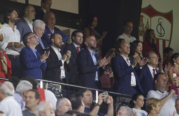 Monchi presente en el palco del Sánchez Pizjuán. 