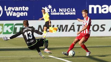 Marcos Llorente asiste en la jugada del 0-1 en el Levante-Atlético.