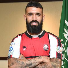 Ronnie Fernández hace oficial su vuelta al fútbol árabe