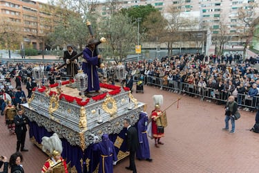 Cada Viernes Santo desde 1977, el popular barrio obrero de 'Pubillas Cases' en L'Hospitalet del Llobregat celebra la procesión del Jesús de Nazaret y la Madre de los Dolores. 