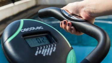 Esta bicicleta estática es plegable y tiene una pantalla LCD y ocho niveles de resistencia