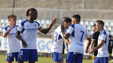 Jair y Narváez celebran el primer gol del Zaragoza.