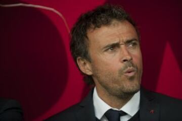 Luis Enrique durante el partido correspondiente a la undécima jornada de Liga de Primera División que disputan en el estadio de los juegos Mediterraneos de Almería.