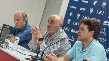 Fernando Callizo, entre Petón y Ortas.