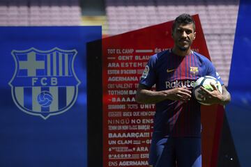 La presentación de Paulinho con el Barcelona en imágenes