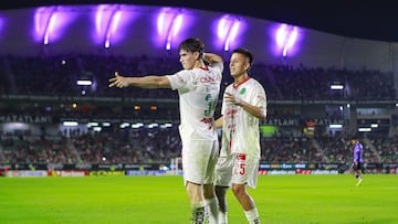 Armando Gonzalez celebrates his goal 0-2 with Roberto Alvarado of Guadalajara during the 5th round match between Mazatlan FC and Guadalajara as part of the Liga BBVA MX, Torneo Clausura 2026 at El Encanto Stadium, on February 06, 2026 in Mazatlan, Sinaloa, Mexico.