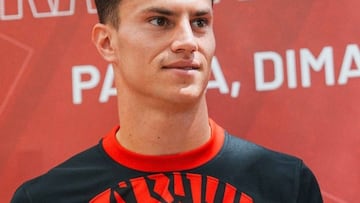 Llabrés, centrocampista del Mallorca en la presentación de la nueva camiseta para la temporada 2024-25.