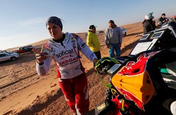 En palabras de la propia Laia, el Dakar de 2020 "fue el peor de los ¨²ltimos a?os". Se le juntaron demasiadas cosas... Una fuerte ca¨ªda el segundo d¨ªa, adem¨¢s de dejarle la cadera y ambas manos tocadas, le hizo perder mucho tiempo e ir a remolque durante todo el rally. Luego, la velocidad que hubo en la segunda semana del estreno de Arabia, con el que no acab¨® nada contenta, le hizo imposible remontar. Y para rematar, lleg¨® la muerte de Paulo Gon?alves. Pese a todo, fue 18? (su peor resultado desde 2013), pero acab¨® su d¨¦cimo Dakar seguido.