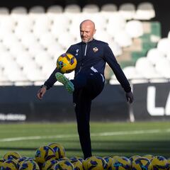 Schreuder no descarta el fichaje de Zarfino