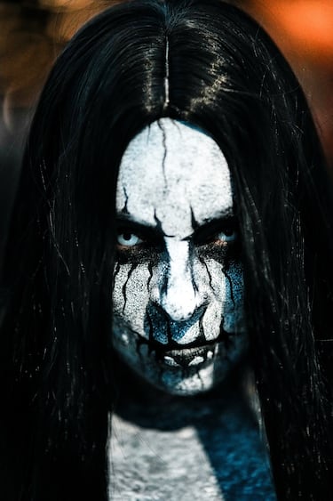 Una mujer vestida con un disfraz de Morticia zombi asiste a la Comic Con de Nueva York, en el Centro de Convenciones Jacob Javits en Manhattan.