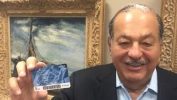 Carlos Slim se convierte en el abonado 15.000 del Oviedo