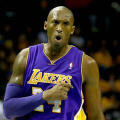 Coleccionista devuelve jersey robado de Kobe Bryant