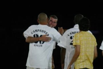 Zidane festeja con Ronaldo su primera Liga como jugador del Real Madrid