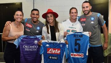 David Ospina y Napoli recibieron la visita de Marta y de las campeonas del mundo.