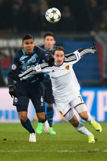 Casemiro y Walter Adrian Samuel.