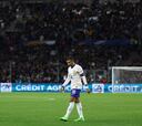 Francia vence y Mbappé, pitado