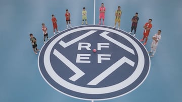 El azul vuelve a las pistas