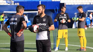 Pellegrino zanja el dilema de la meta del Legan&eacute;s: Cu&eacute;llar, titular