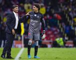 Hernán Cristante se burla de ‘Memo’ Ochoa: “Tiene más descensos que yo”