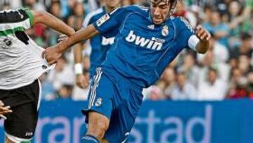 <b>EL PERSONAJE: RAÚL</b>Gris partido del siete en El Sardinero.