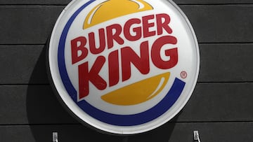 Burger King is shelling out a billion dollars to buy out more than a thousand restaurants from its biggest franchisee as part of its modernization plan.