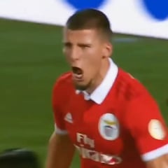 Contundente en el juego aéreo y rápido al corte: Rubén Dias, el relevo de Godín