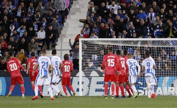 1-0. Jonatahan Silva marcó el primer gol.