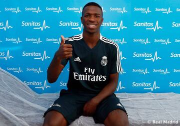 In March 2017, Madrid paid CR Flamengo the 45-million-euro release clause, and on July 14, 2018, Vinicius arrived in Real Madrid to begin his career in European football.