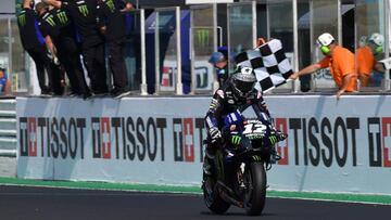 Maverick celebra su victoria en la segunda carrera en Misano.