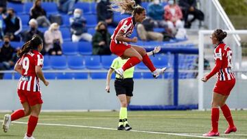 Deyna Castellanos celebra junto a Leicy Santos su gol con el Atlético ante el Espanyol en la primera jornada.