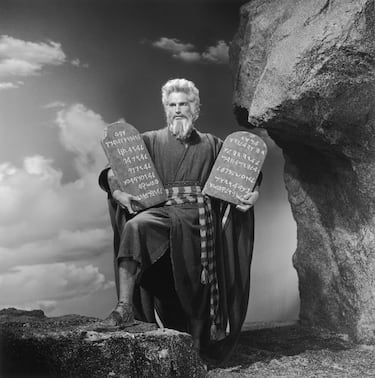 No podía faltar, posiblemente una de las películas por excelencia para ver durante esta Semana Santa. 'Los diez mandamientos' se lanzó en 1956, y su éxito radica en la dramatización de la vida de Moisés. Se puede ver en Movistar+.