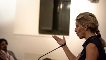 La vicepresidenta del Gobierno y ministra de Trabajo y Economía Social, Yolanda Díaz, interviene durante los Cursos de Verano de El Escorial, en el Cuartel de Inválidos y Voluntarios a Caballo, a 12 de julio de 2024, en San Lorenzo de El Escorial, Madrid (España). La ministra ha participado en el coloquio ‘Economía del propósito y cogestión para una economía social y sostenible’, que se engloba dentro de los Cursos de Verano de El Escorial, organizados por la Universidad Complutense de Madrid (UCM).
12 JULIO 2024;CURSOS;VERANO;UCM;COLOQUIO
Mateo Lanzuela / Europa Press
12/07/2024